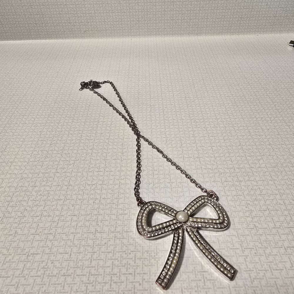 Elegant Silver Bow Pendant Necklace